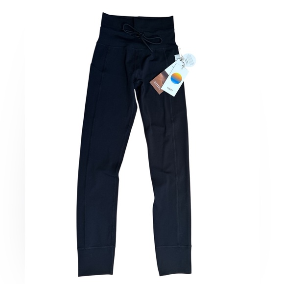 Vuori NWT Daily Pocket Legging in Black size Women’s XXS